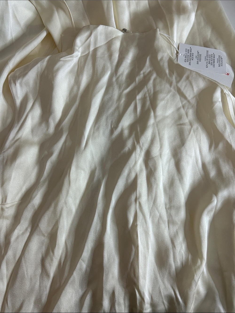 NWT (size small) STELLA MCCARTNEY X H&M
Satin Cape Dress - Picture 7 of 7